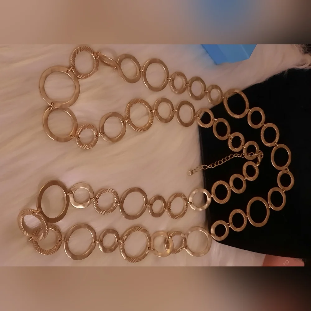 Necklace/belt goldtone hammered textured open circle adjustable length